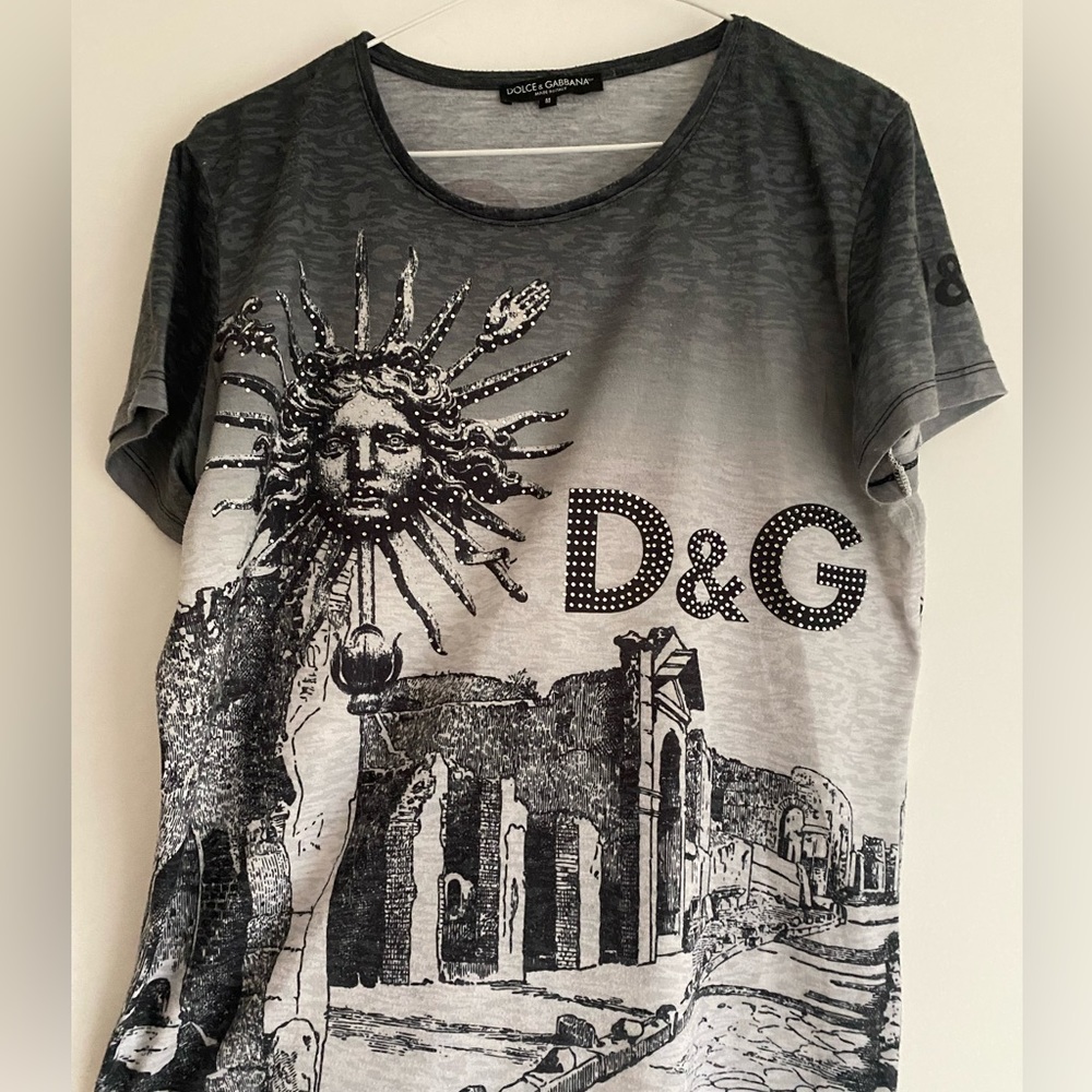 “Dolce & Gabbana” graphic logo tee